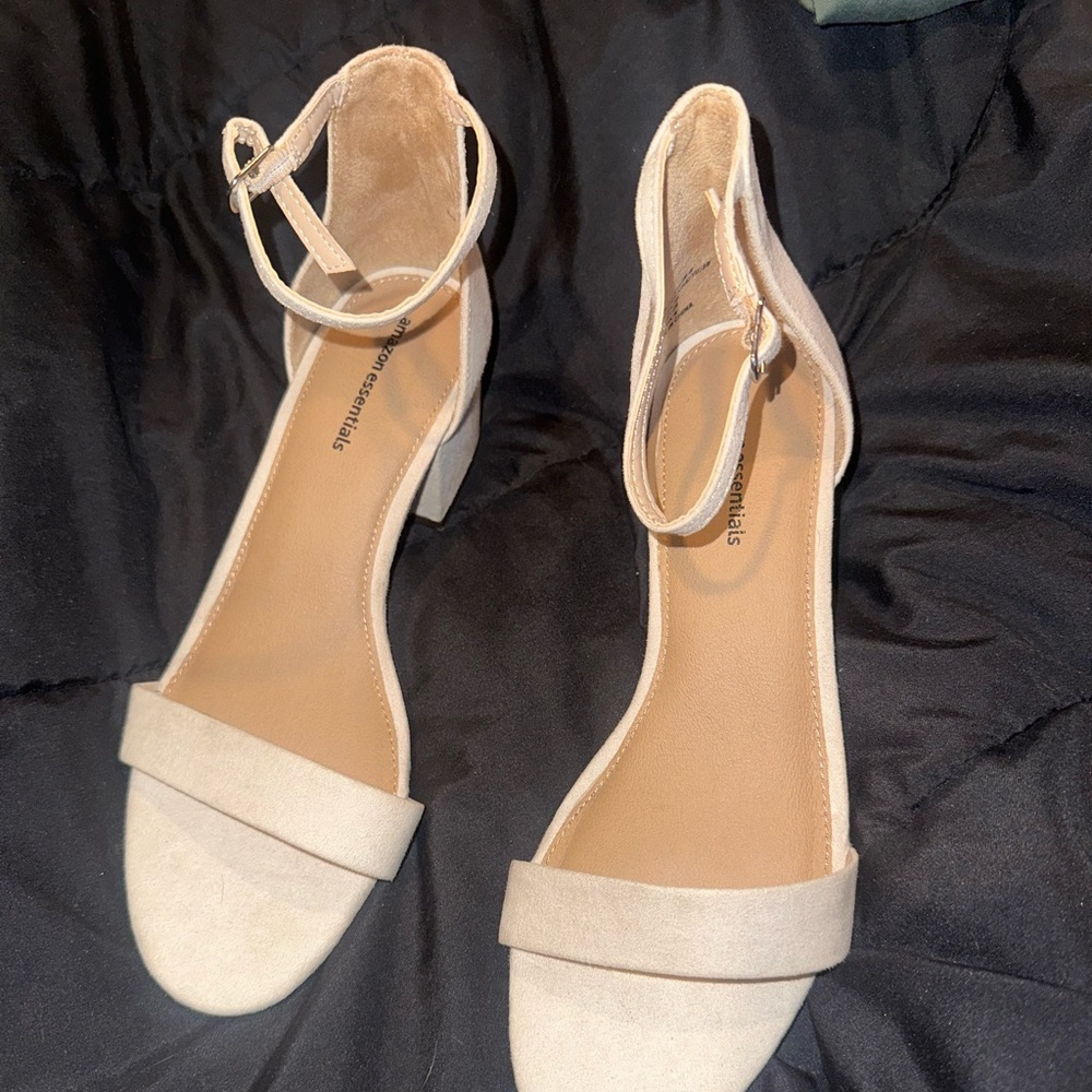 Amazon essentials beige/white heels